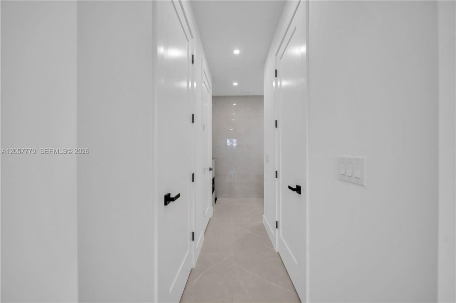 Spacious, unfurnished interior of a new home in , Cape Coral (Image 26).
