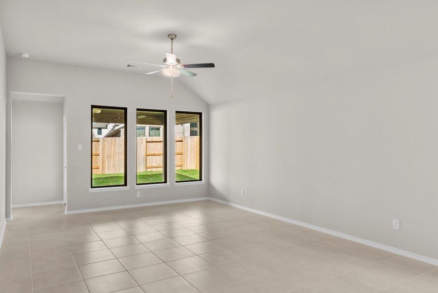 Spacious, unfurnished interior of a new home in Grand Central Park, Conroe (Image 16).
