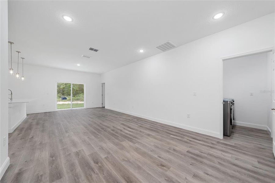 Spacious, unfurnished interior of a new home in , Ocala (Image 15).