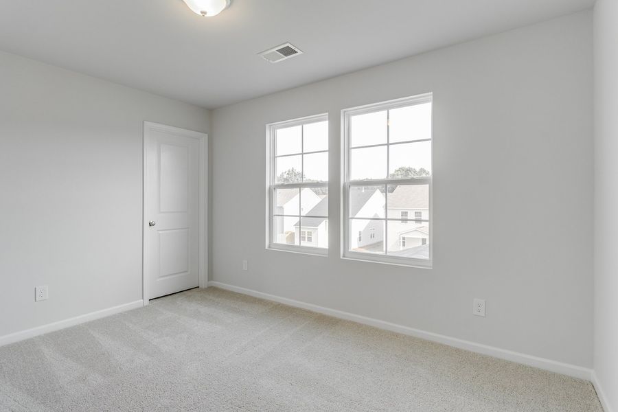 Spacious, unfurnished interior of a new home in Winston Point, Gilbert (Image 35).