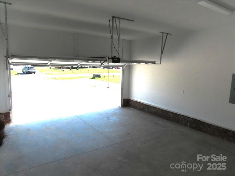 Spacious, unfurnished interior of a new home in , Rock Hill (Image 8).