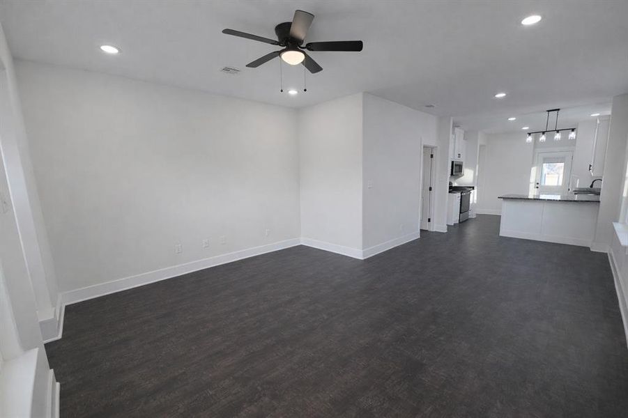 Spacious, unfurnished interior of a new home in , Denison (Image 17).