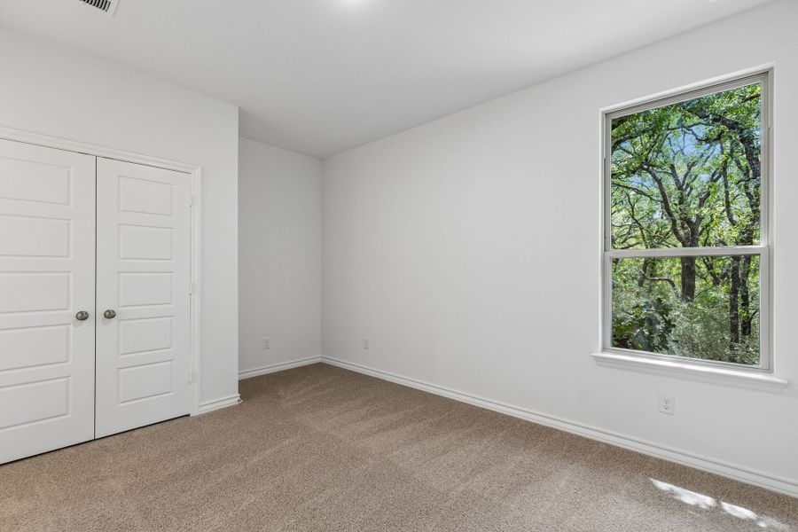 Spacious, unfurnished interior of a new home in Eagle Cove, Denton (Image 28).