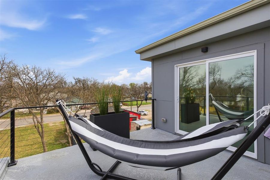 Exterior details and patio area of a home in , Dallas (Image 3).