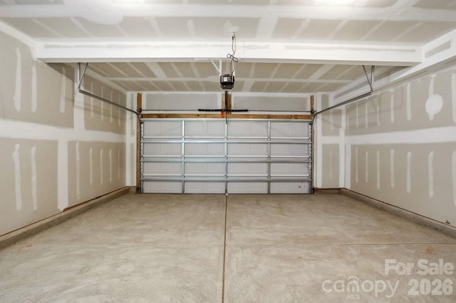 For representation purposes of floorplan only, actual homesite is under construction and design and structural options may vary