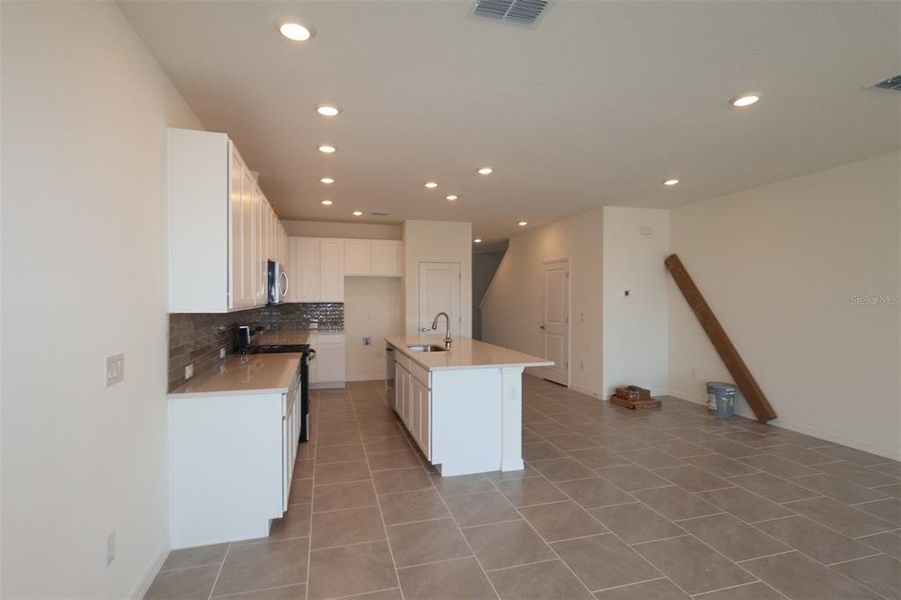 Furnished interior view inside a new home in , Apollo Beach (Image 7).