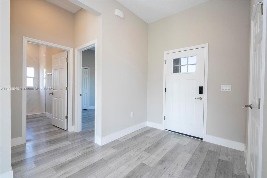 Spacious, unfurnished interior of a new home in , Sebring (Image 36).