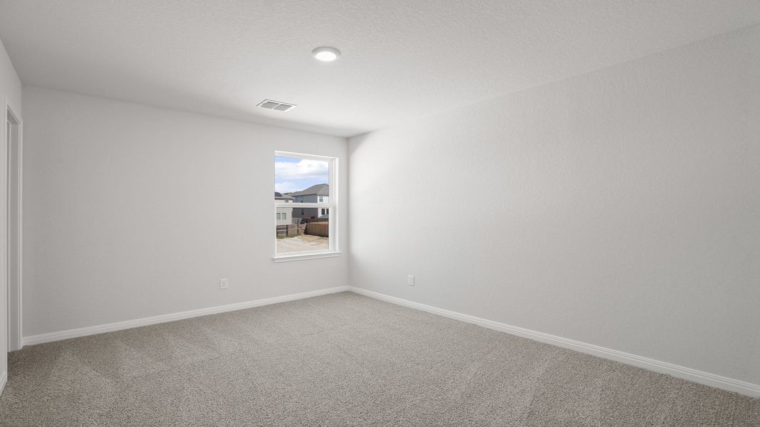 Spacious, unfurnished interior of a new home in Hunters Ranch, San Antonio (Image 18).