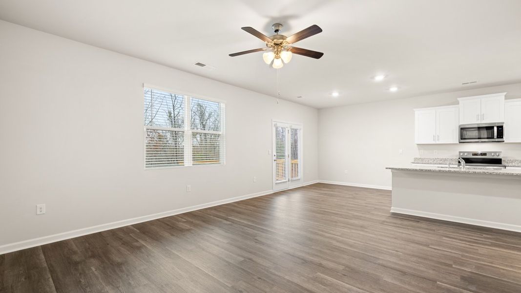 Spacious, unfurnished interior of a new home in Captain's Corner, Grovetown (Image 19).