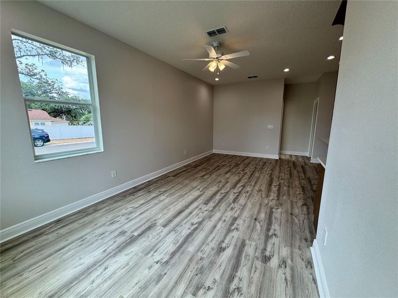 Spacious, unfurnished interior of a new home in , Dade City (Image 47).