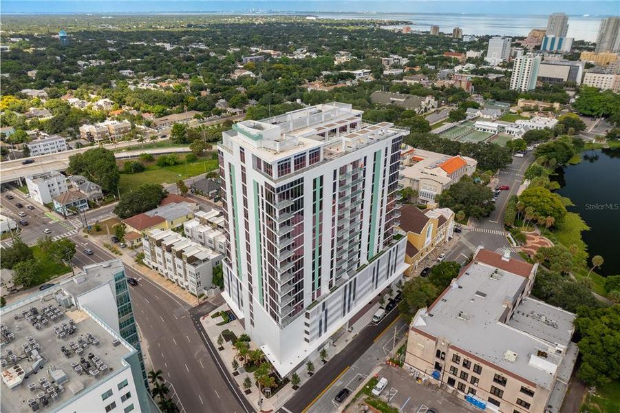Condo located in St. Petersburg, FL showcasing its design and architecture (Image 40).
