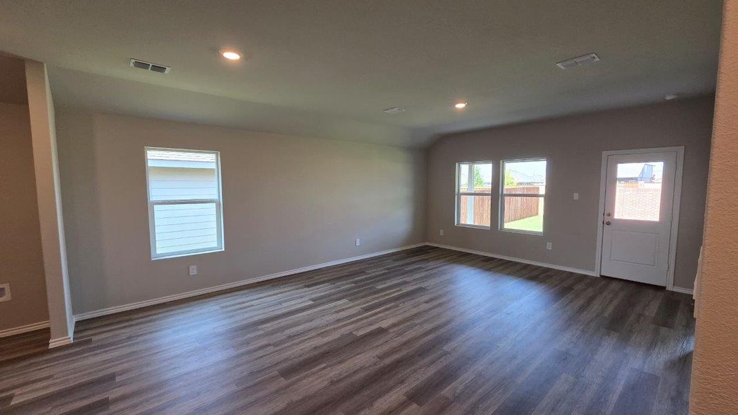 Spacious, unfurnished interior of a new home in Lonestar at Liberty Trails, Fort Worth (Image 10).