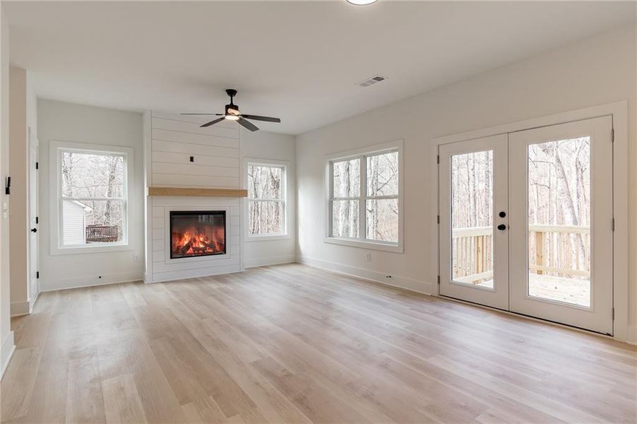 Spacious, unfurnished interior of a new home in , Gainesville (Image 23).