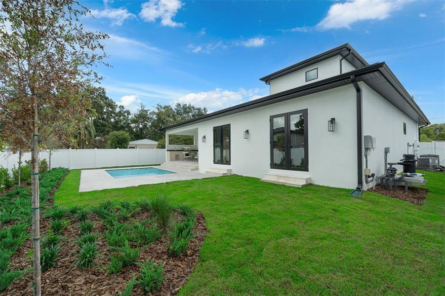 Exterior details and patio area of a home in , Orlando (Image 34).