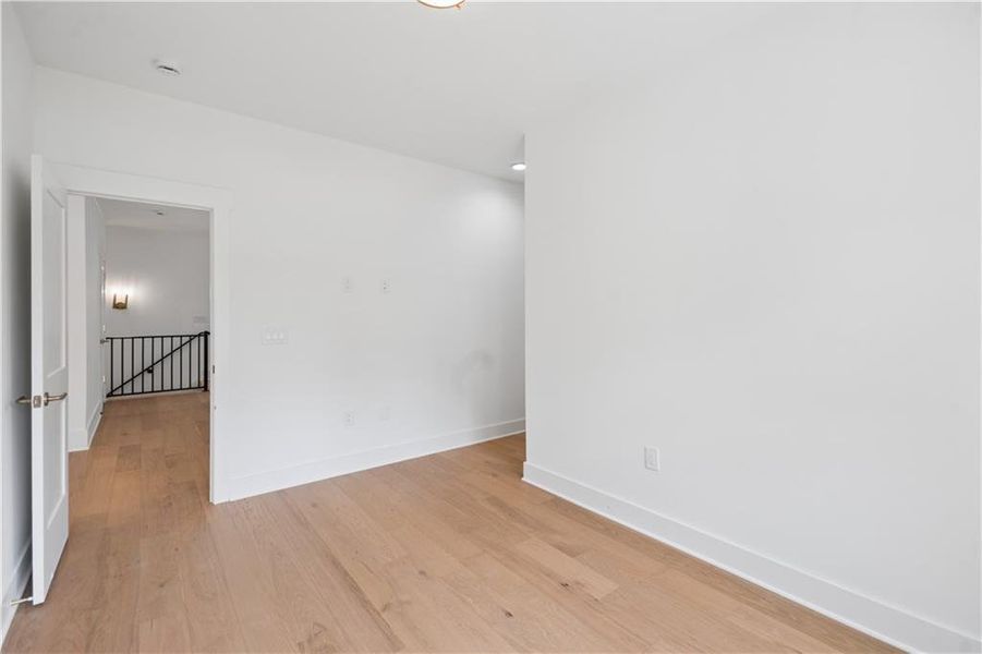 Spacious, unfurnished interior of a new home in , Alpharetta (Image 25).