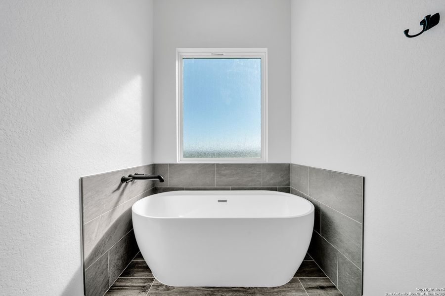 Close-up of interior finishes inside a home in , La Vernia (Image 19).