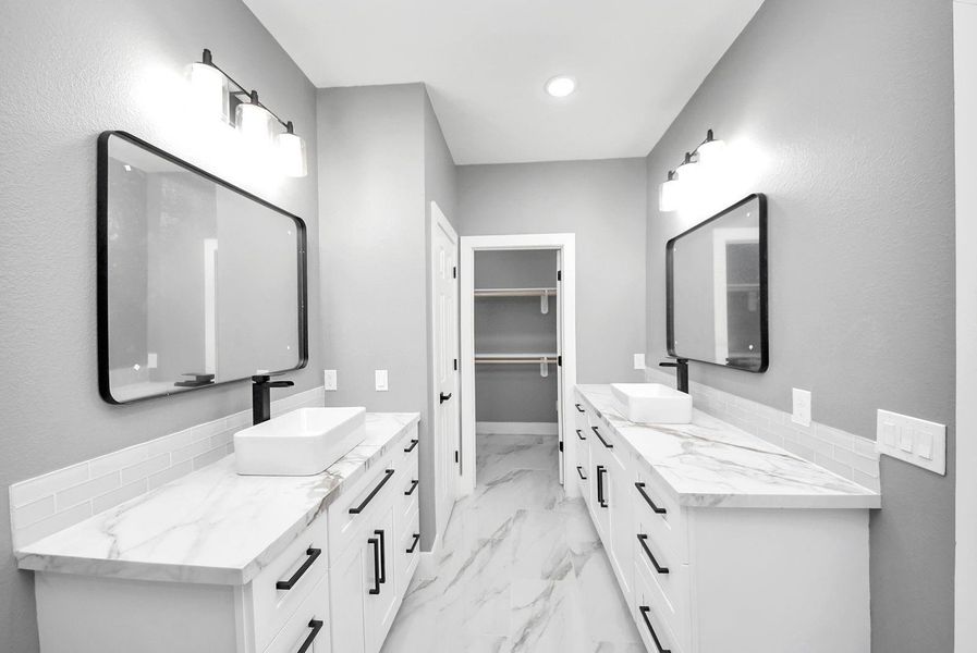 Furnished interior view inside a new home in , Conroe (Image 10).