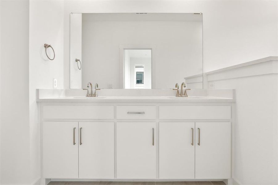 020-20241030-1427AzaleaDrive-Melissa-TX-75454-PrimaryBathroom.jpg-SMALL 020-20241030-1427AzaleaDrive-Melissa-TX-75454-PrimaryBathroom.jpg-SMALL