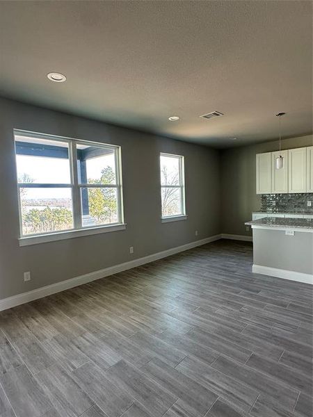 Spacious, unfurnished interior of a new home in , Dallas (Image 29).