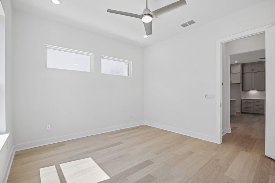 Spacious, unfurnished interior of a new home in Foxfield, Austin (Image 23).