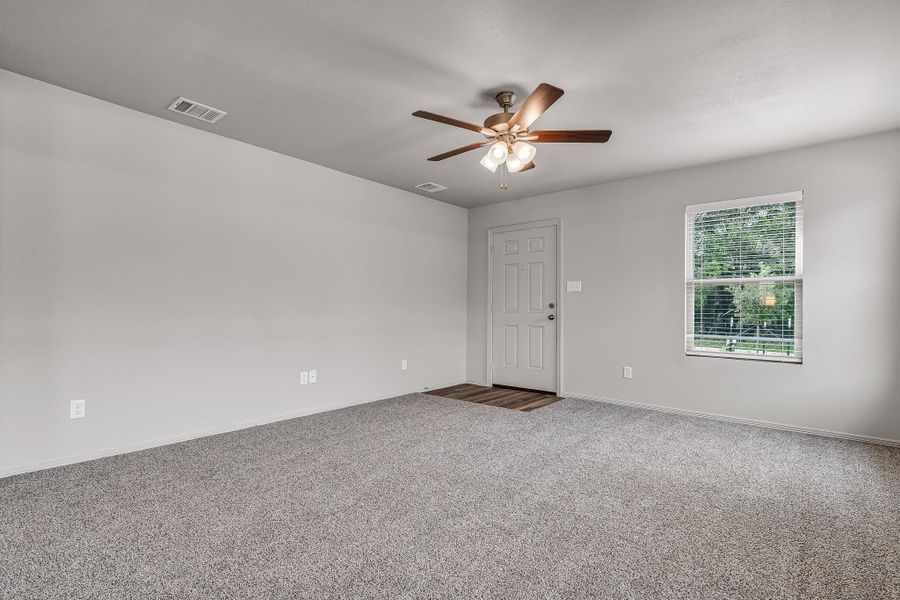 **Photos are sample photos of similar plan. Colors and features might vary**