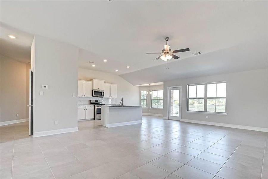 Spacious, unfurnished interior of a new home in Pine Ridge, Beverly Hills (Image 12).