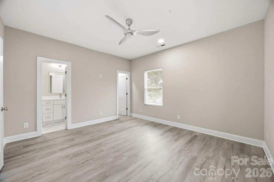 Spacious, unfurnished interior of a new home in , Charlotte (Image 18).