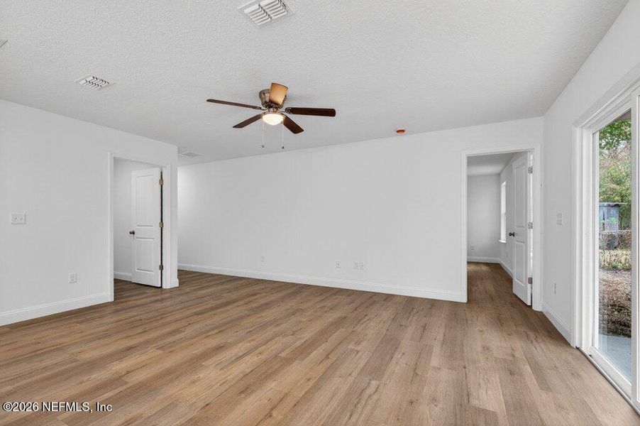 Spacious, unfurnished interior of a new home in , Jacksonville (Image 17).