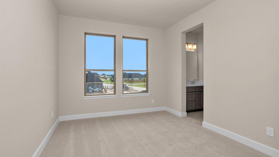 Spacious, unfurnished interior of a new home in Katy Court 70', Katy (Image 16).