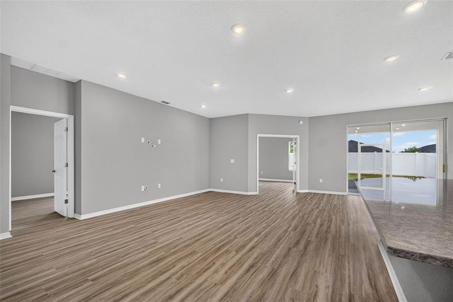 Spacious, unfurnished interior of a new home in , Davenport (Image 65).