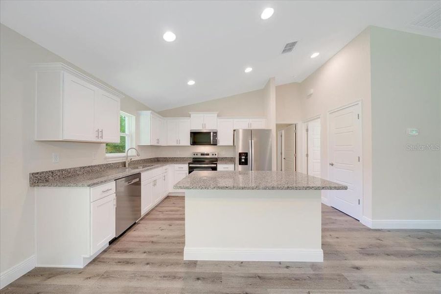 Spacious, unfurnished interior of a new home in , Ocala (Image 32).