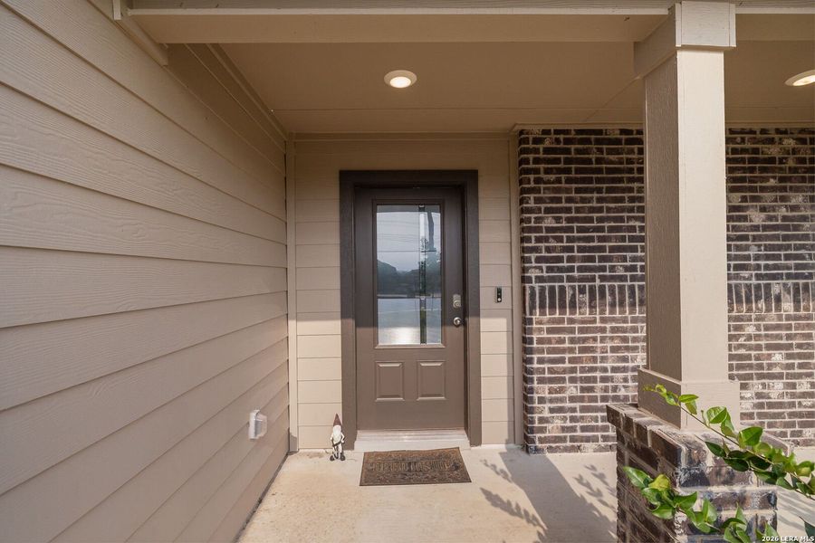Exterior details and patio area of a home in Laurel Vistas, San Antonio (Image 21).
