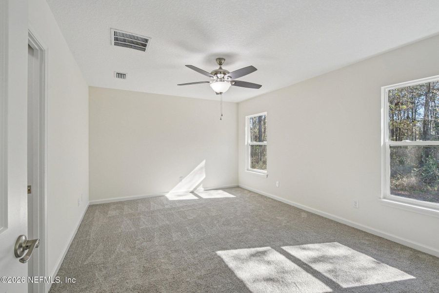Spacious, unfurnished interior of a new home in , Middleburg (Image 19).