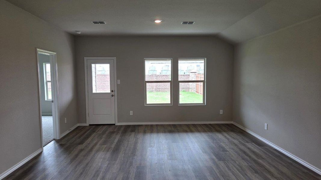 Spacious, unfurnished interior of a new home in Rosewood at Beltmill, Fort Worth (Image 9).