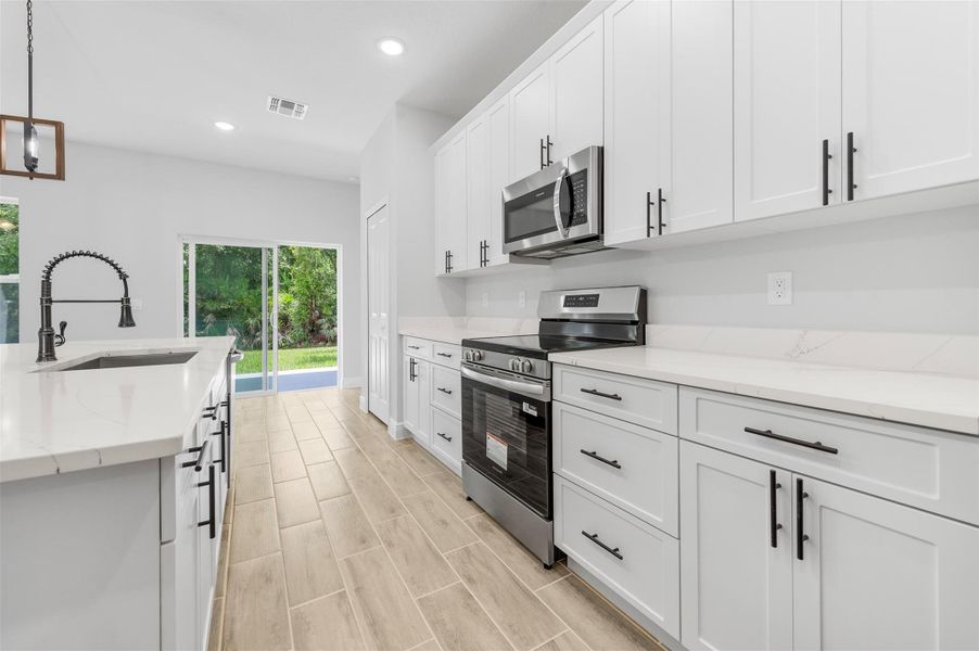 Spacious, unfurnished interior of a new home in , Vero Beach (Image 21).