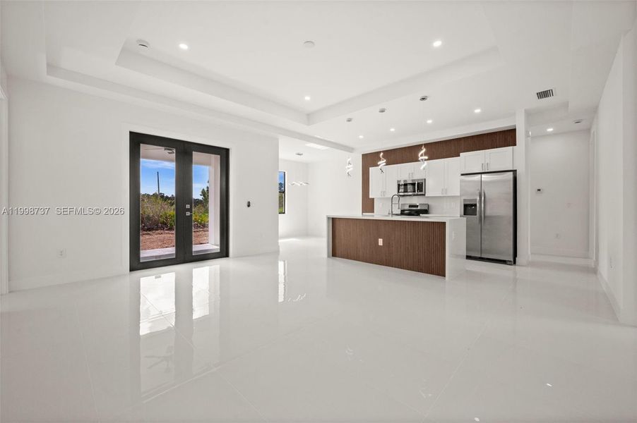 Spacious, unfurnished interior of a new home in , Lehigh Acres (Image 20).