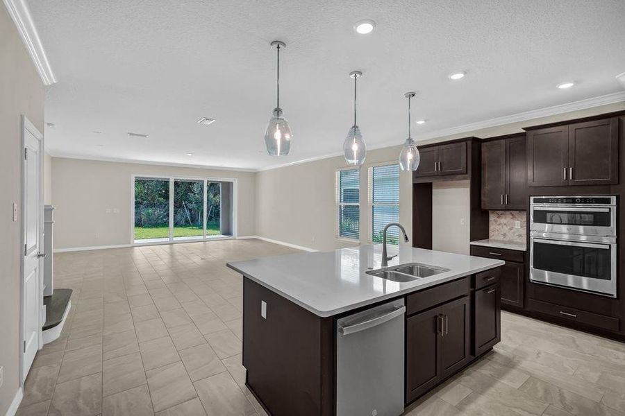 621 SE Ranch Oak Circle ~ Ready Now