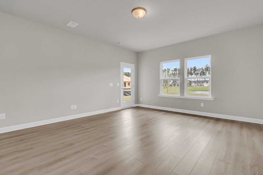 Spacious, unfurnished interior of a new home in , Summerville (Image 34).