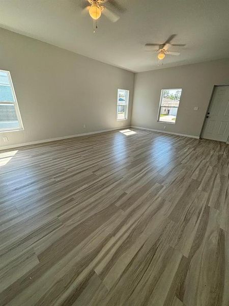 Spacious, unfurnished interior of a new home in , Sebring (Image 10).