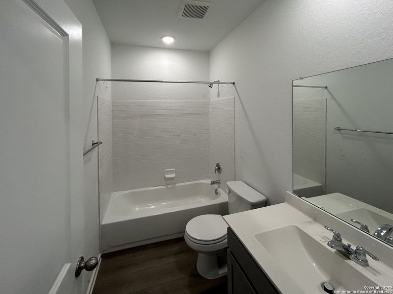 Furnished interior view inside a new home in Meadows at Hennersby Hollow 40's, San Antonio (Image 13). Furnished interior view inside a new home in Meadows at Hennersby Hollow 40's, San Antonio (Image 13).