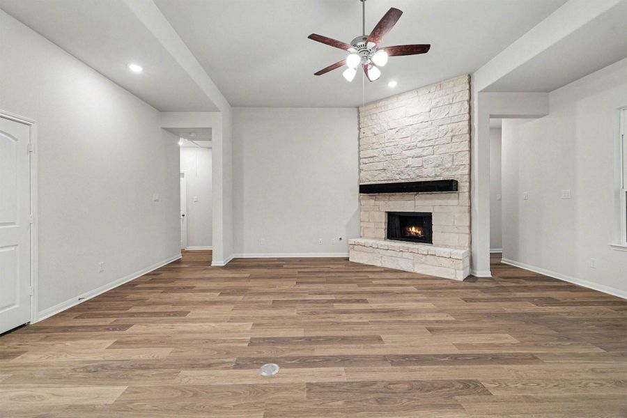 Spacious, unfurnished interior of a new home in Rose Hill Estates, Willis (Image 11).