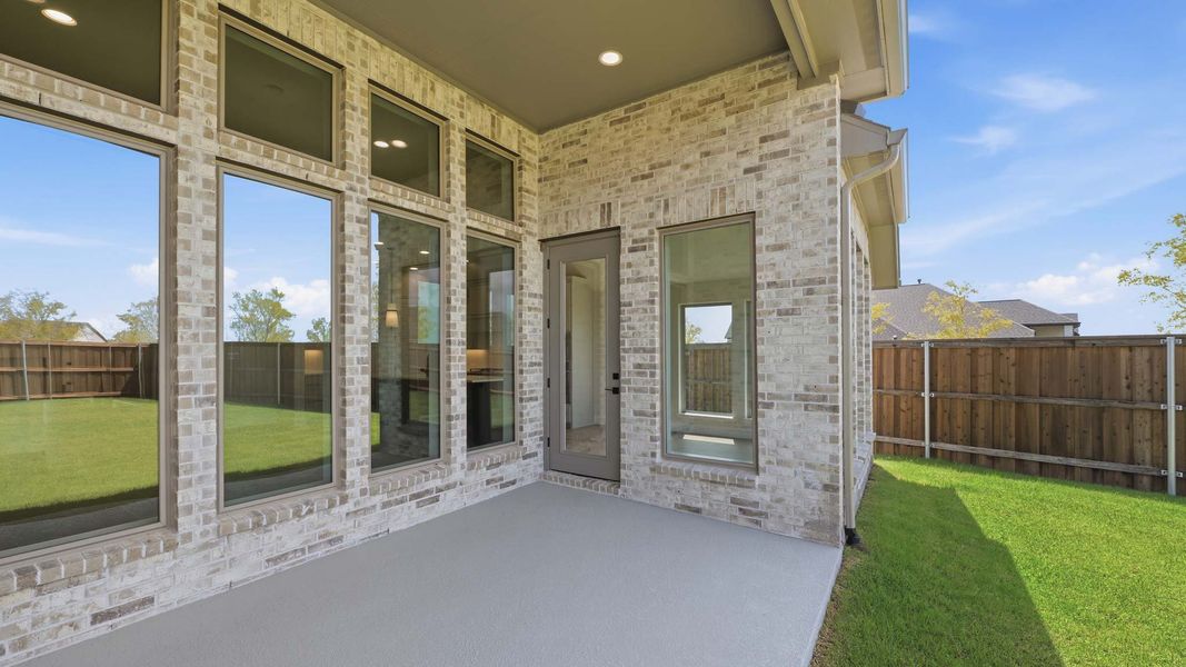 Exterior details and patio area of a home in Hillstead, Lavon (Image 4).