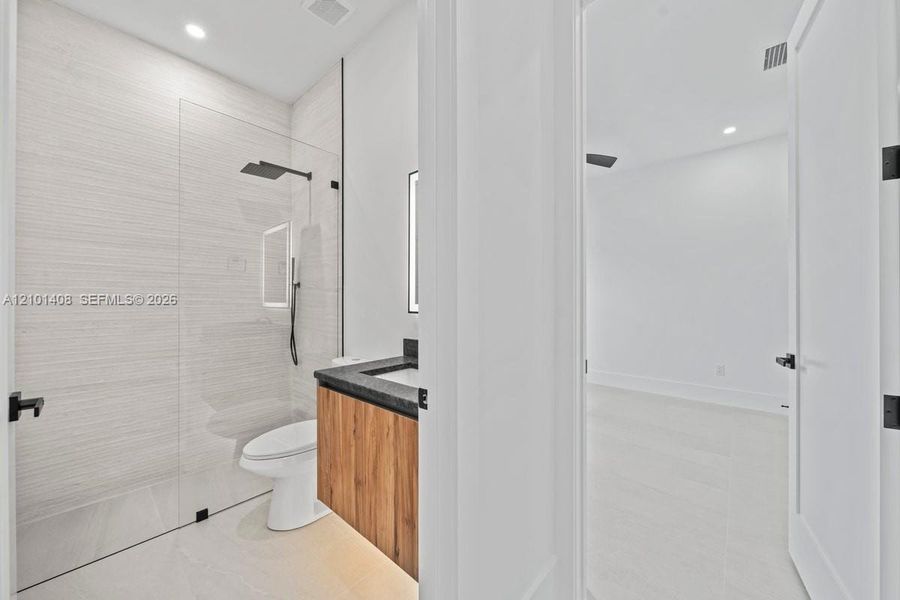 Furnished interior view inside a new home in , Cape Coral (Image 39).