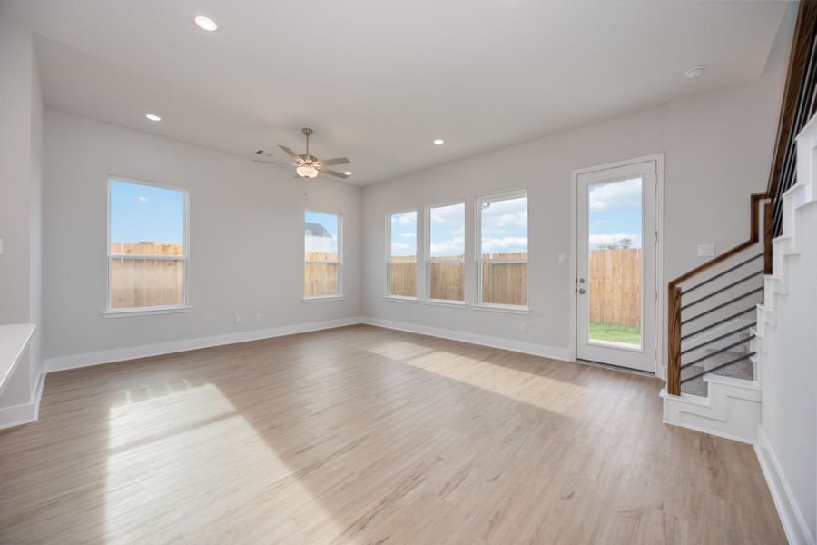 3022 La Rambla - Van Gogh - Family Room