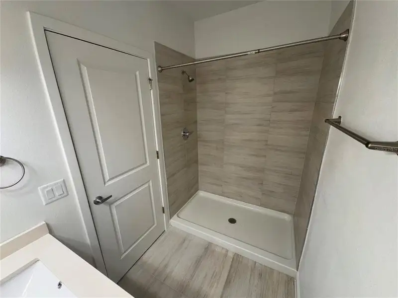 Furnished interior view inside a new home in , Orlando (Image 4).