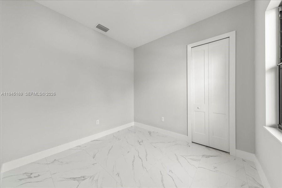 Spacious, unfurnished interior of a new home in , Lehigh Acres (Image 33).