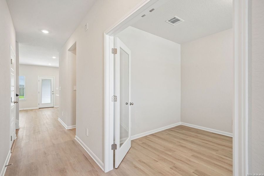 Spacious, unfurnished interior of a new home in Arcadia Ridge - Premier Series, San Antonio (Image 30).