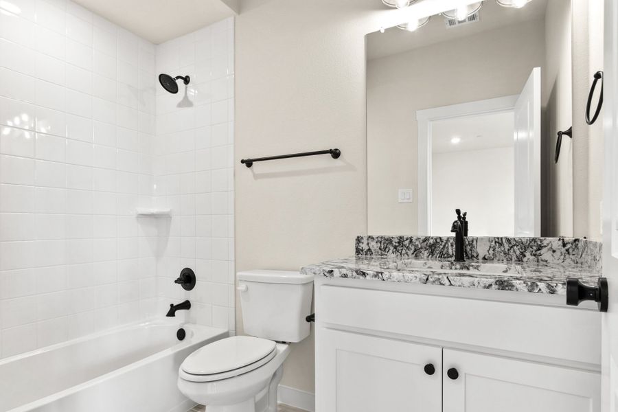 Furnished interior view inside a new home in Cottonwood Creek, Rowlett (Image 12).