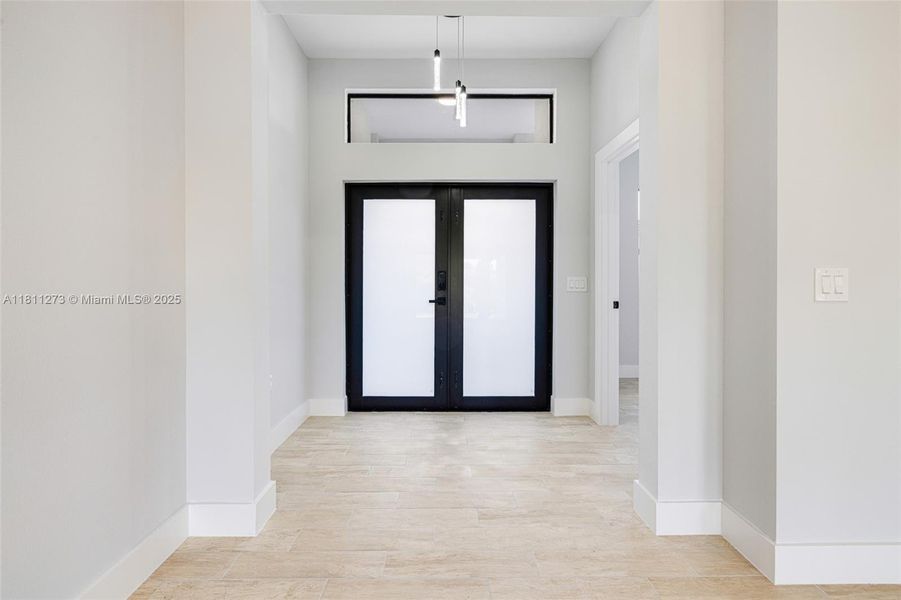 Spacious, unfurnished interior of a new home in , Lehigh Acres (Image 22).