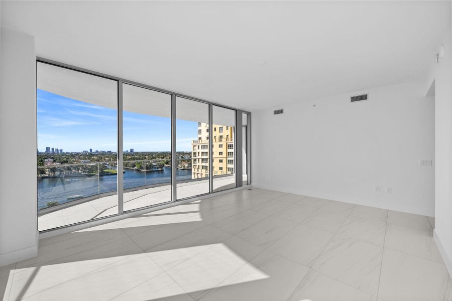 Spacious, unfurnished interior of a new home in , Fort Lauderdale (Image 17).